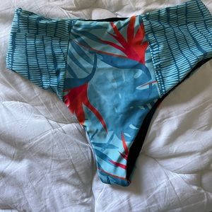 Moana bikini reversible high waisted bottoms size small (old sizing)